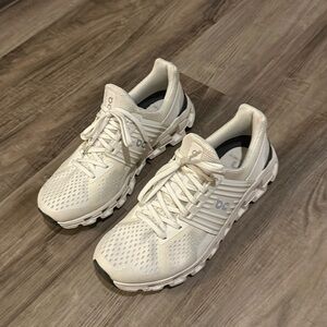 OnCloud Sneakers Cloudswift white.